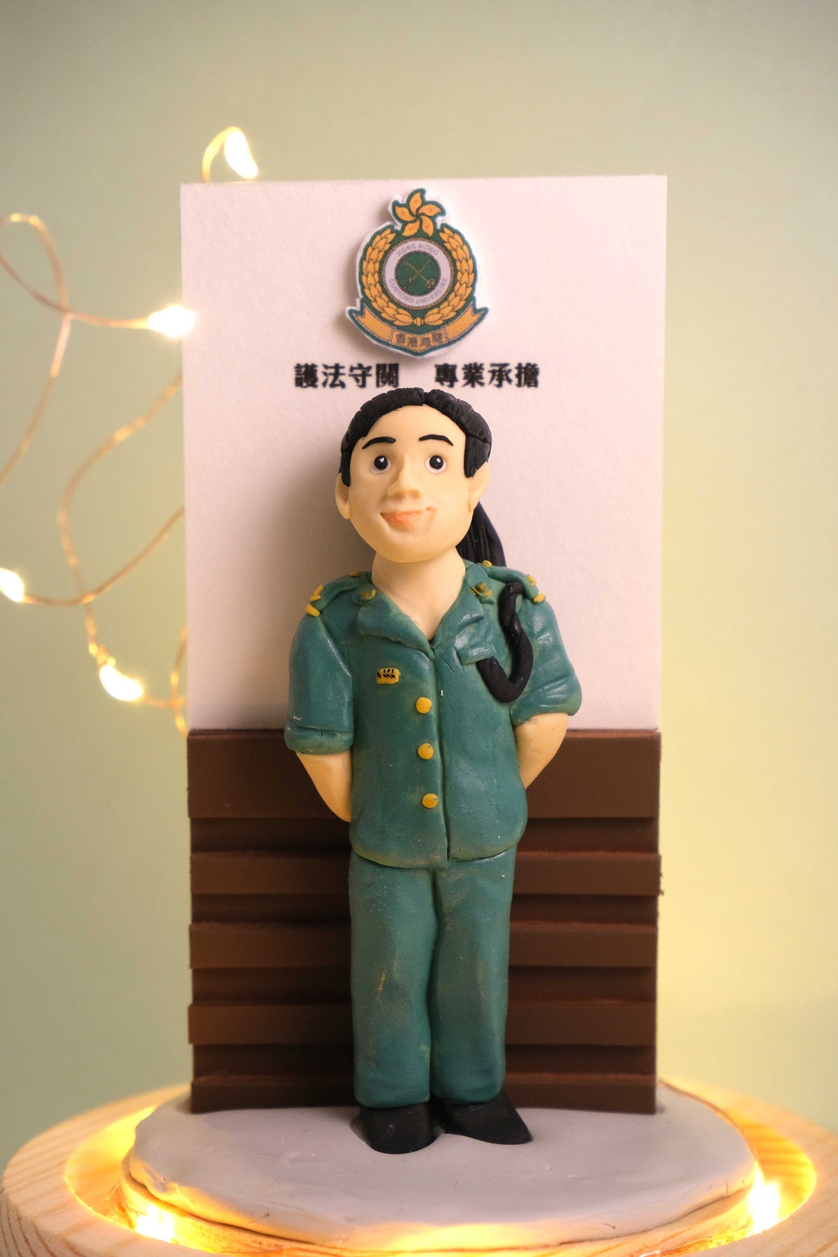 榮休記念小禮品,內有LED燈效,可客製名字.提供相片客製人物造型