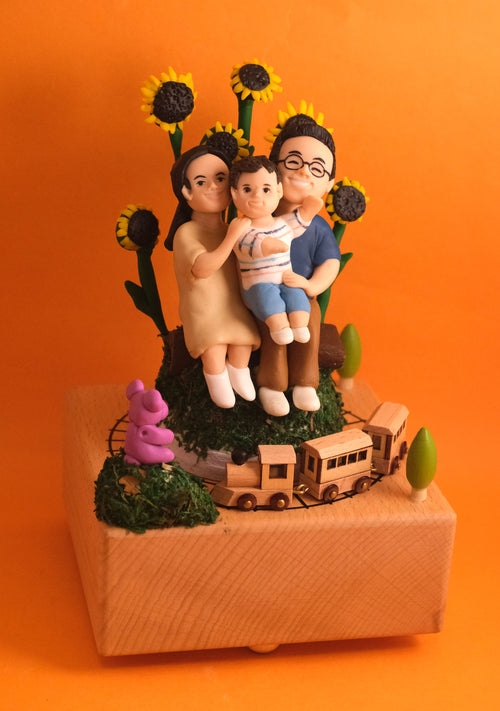 Customized Rotating Music Box with Figurines